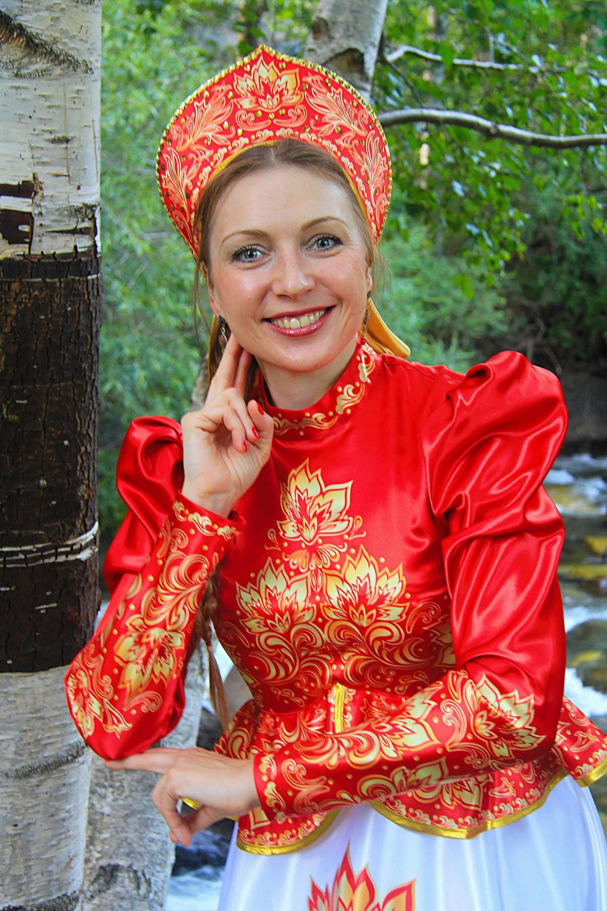 Девушка в русском народном костюме #20