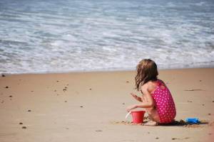 Раскраска девочка на пляже #19 #259314