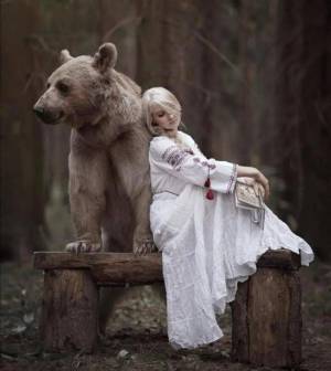 Раскраска девочка с медведем #3 #259467