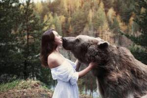 Раскраска девочка с медведем #6 #259470