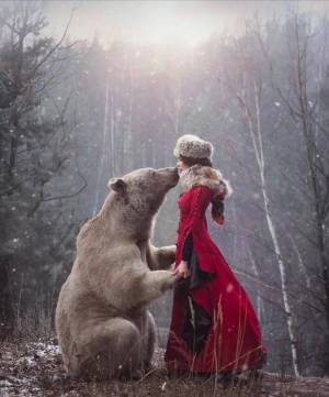 Раскраска девочка с медведем #11 #259475