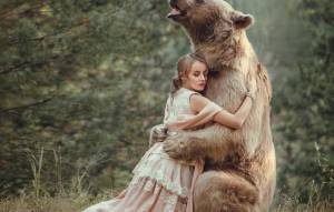 Раскраска девочка с медведем #12 #259476