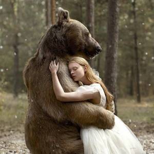 Раскраска девочка с медведем #13 #259477