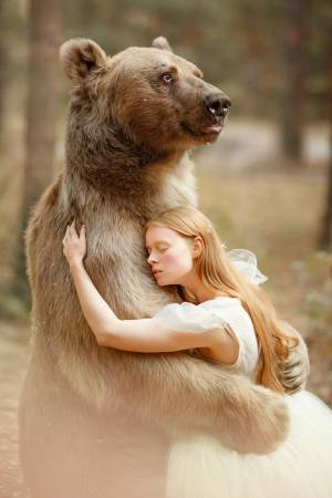 Раскраска девочка с медведем #14 #259478