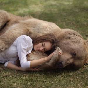 Раскраска девочка с медведем #15 #259479