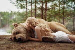 Раскраска девочка с медведем #19 #259483