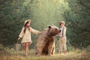 Раскраска девочка с медведем #20 #259484