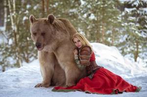 Раскраска девочка с медведем #22 #259486