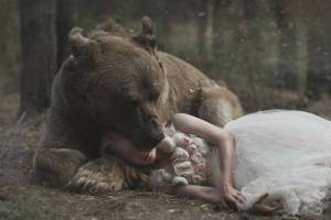 Раскраска девочка с медведем #31 #259495