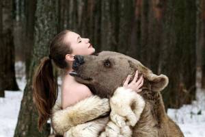 Раскраска девочка с медведем #33 #259497