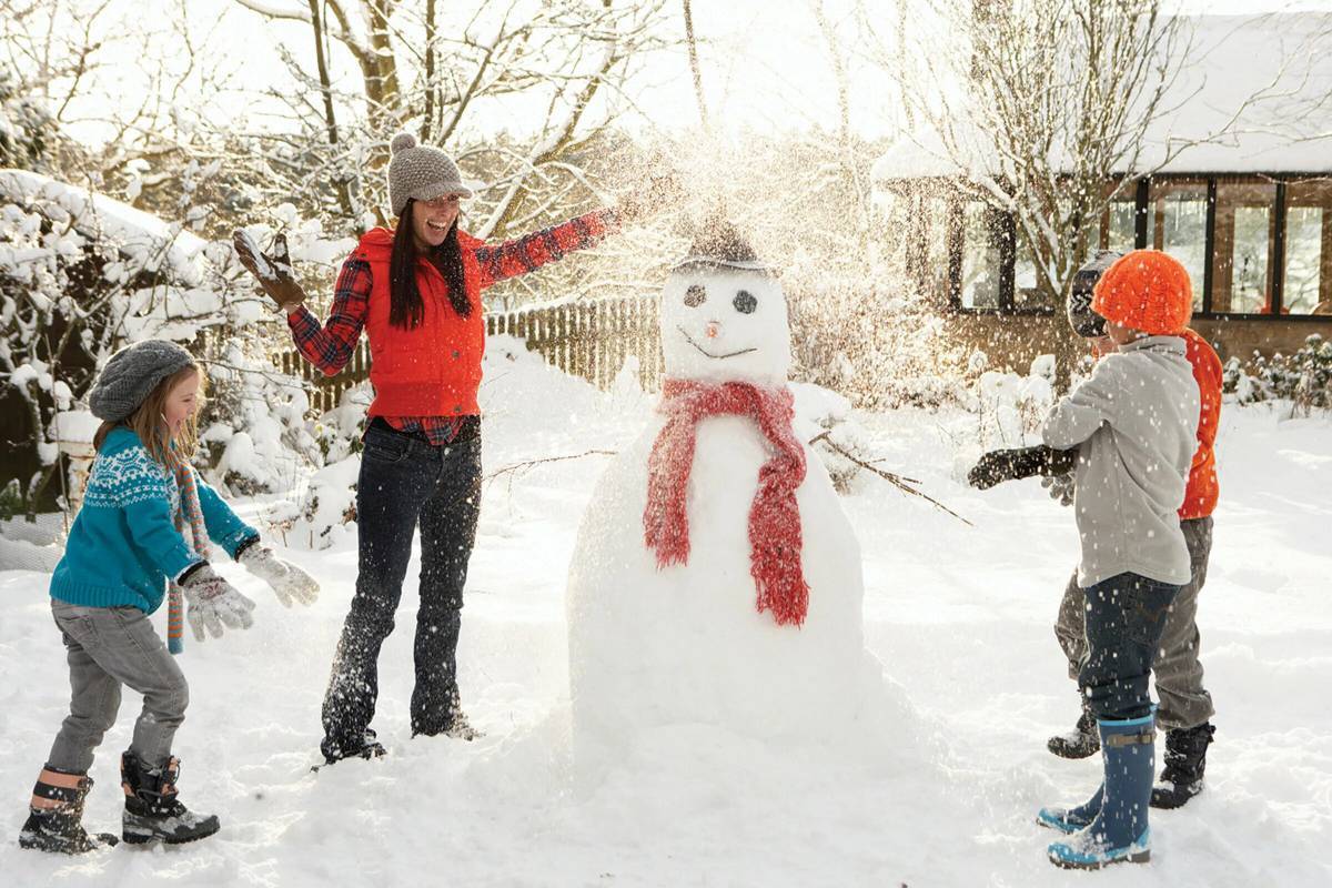 Зимой можно играть. Зимние развлечения. Снежные забавы для детей. Зимние развлечения для детей. Зимние игры для детей.