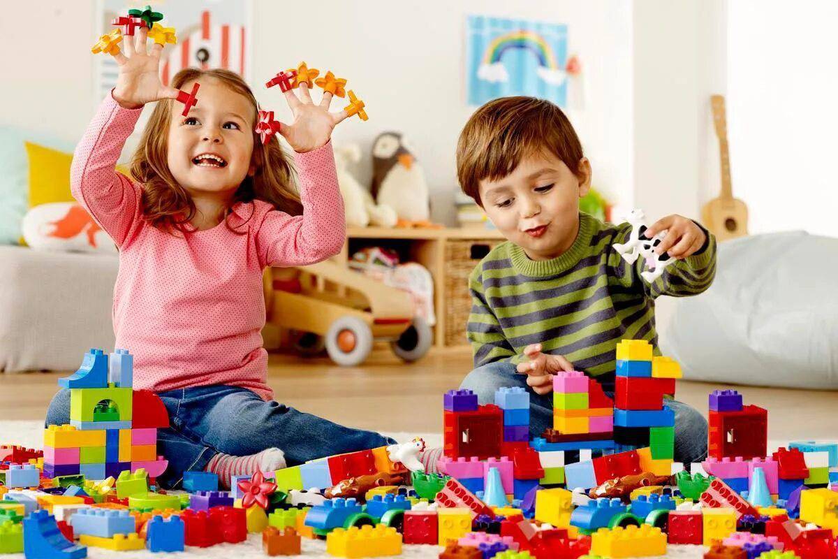 Почему ребенок любит играть. Игрушки для детей. Дети дошкольного возраста. Игрушки для детского сада.