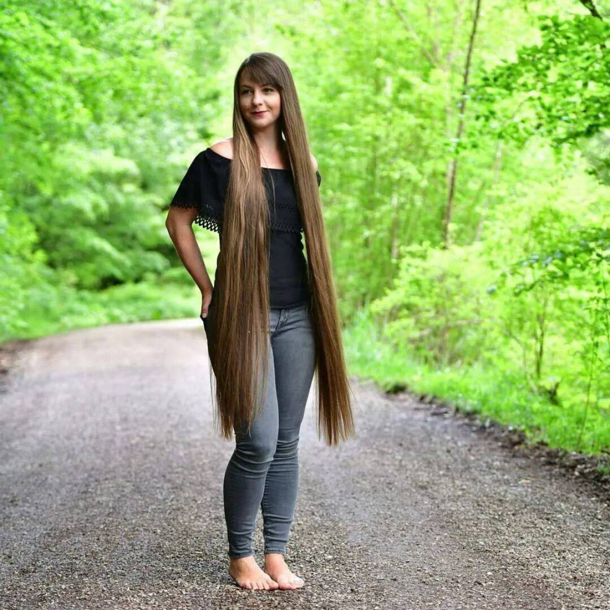 Девушки с длинными волосами #10