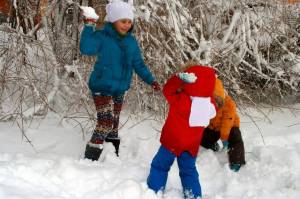 Раскраска дети играют в снежки #11 #263968