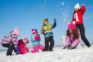 Раскраска дети играют зимой #11 #264005