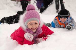 Раскраска дети играют зимой #16 #264010