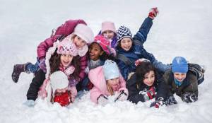 Раскраска дети играют зимой #18 #264012
