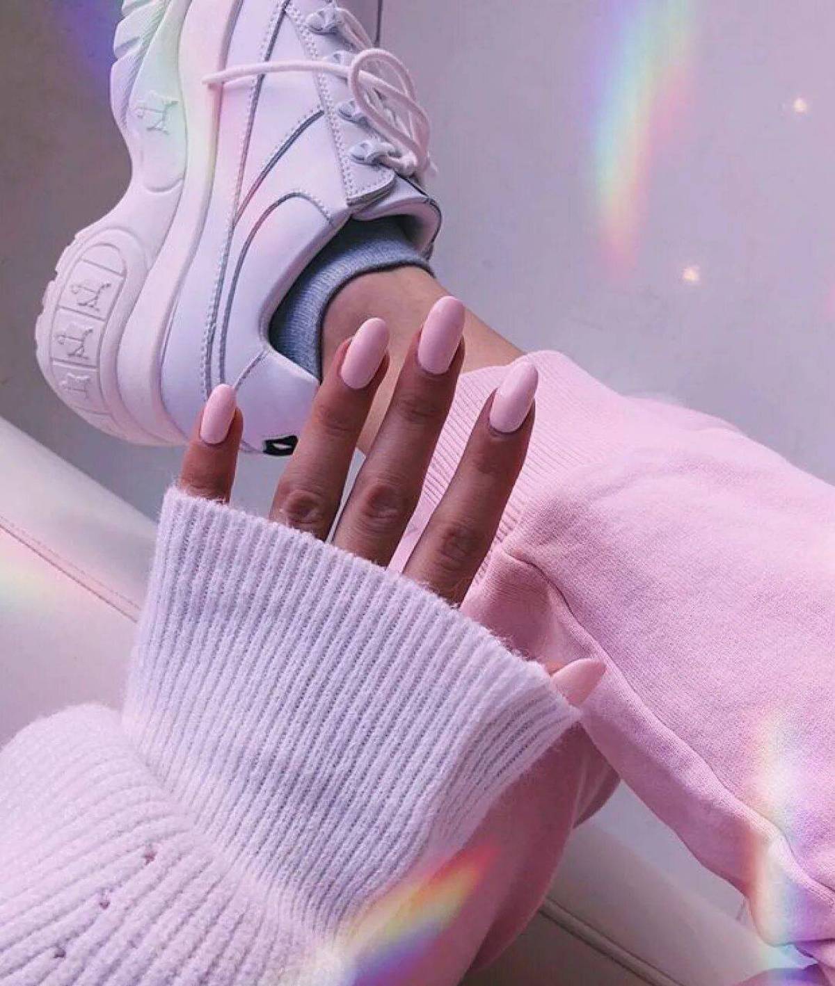 Clean girl aesthetic. Розовые ногти Эстетика. Розовый маникюр Эстетика. Сохраненки Эстетика. Крутые кроссовки Эстетика.