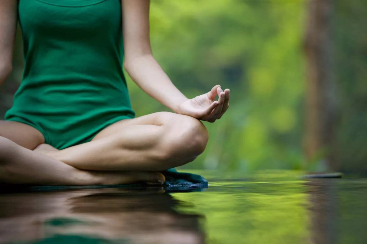 Успокой фото. Йога и Аюрведа Дэвид фроули. Медитация. Йога медитация.