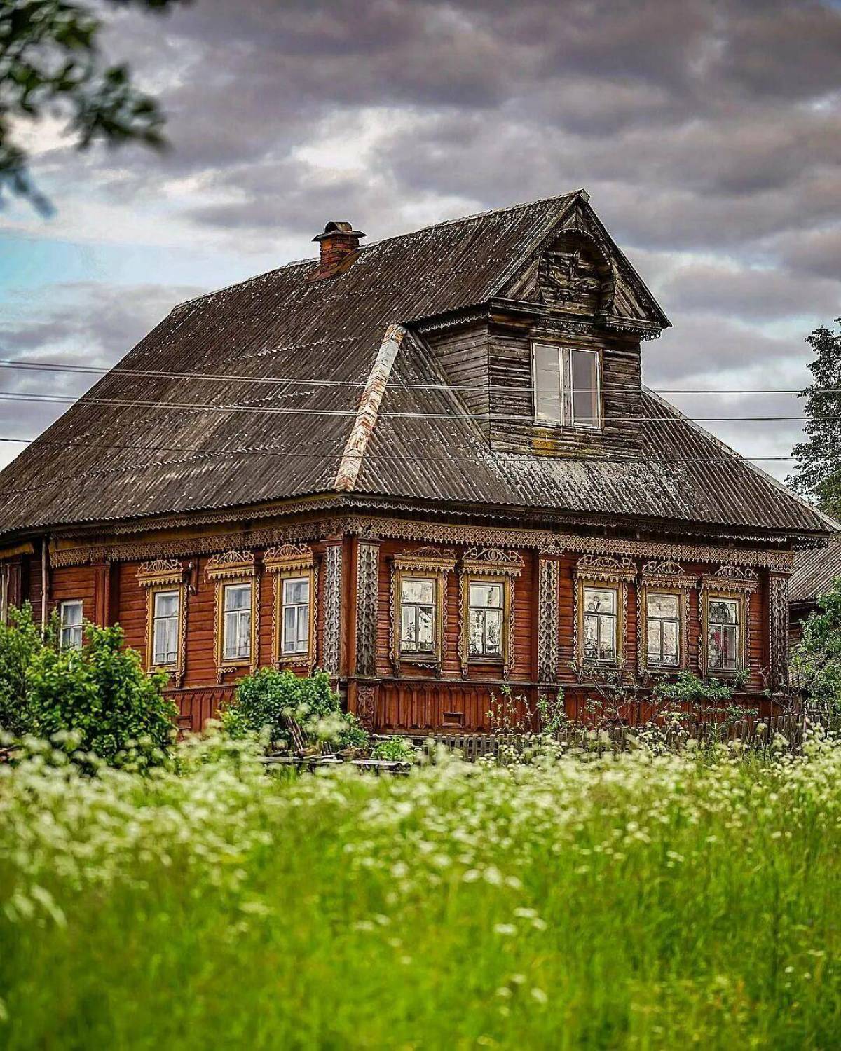 Старинная деревня. Деревня Елохово Ярославская область. Деревенский домик Храмцово. Красивый деревенский домик. Деревянный деревенский дом.