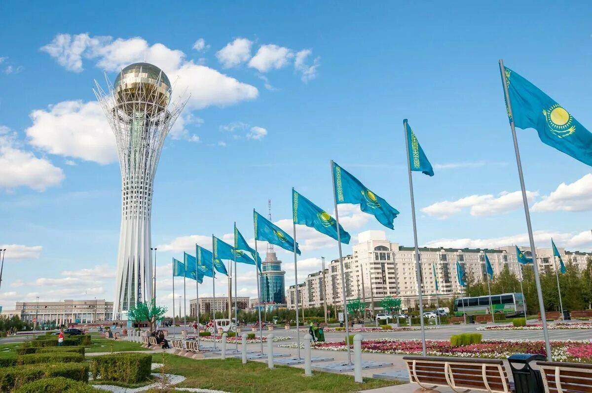 Казахстане и т д. Столица Казахстана. Астана Казахстан. Монумент Астана-Байтерек.