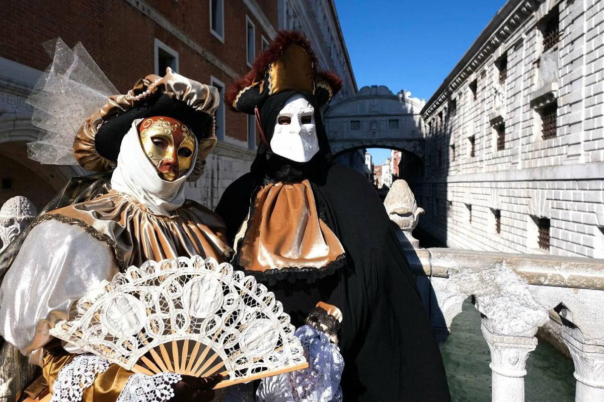 Одевали карнавал. Венецианский карнавал Карло Гольдони. Италия Венеция карнавал. Венецкий карнавал в Италии. Венецианский карнавал 2022.