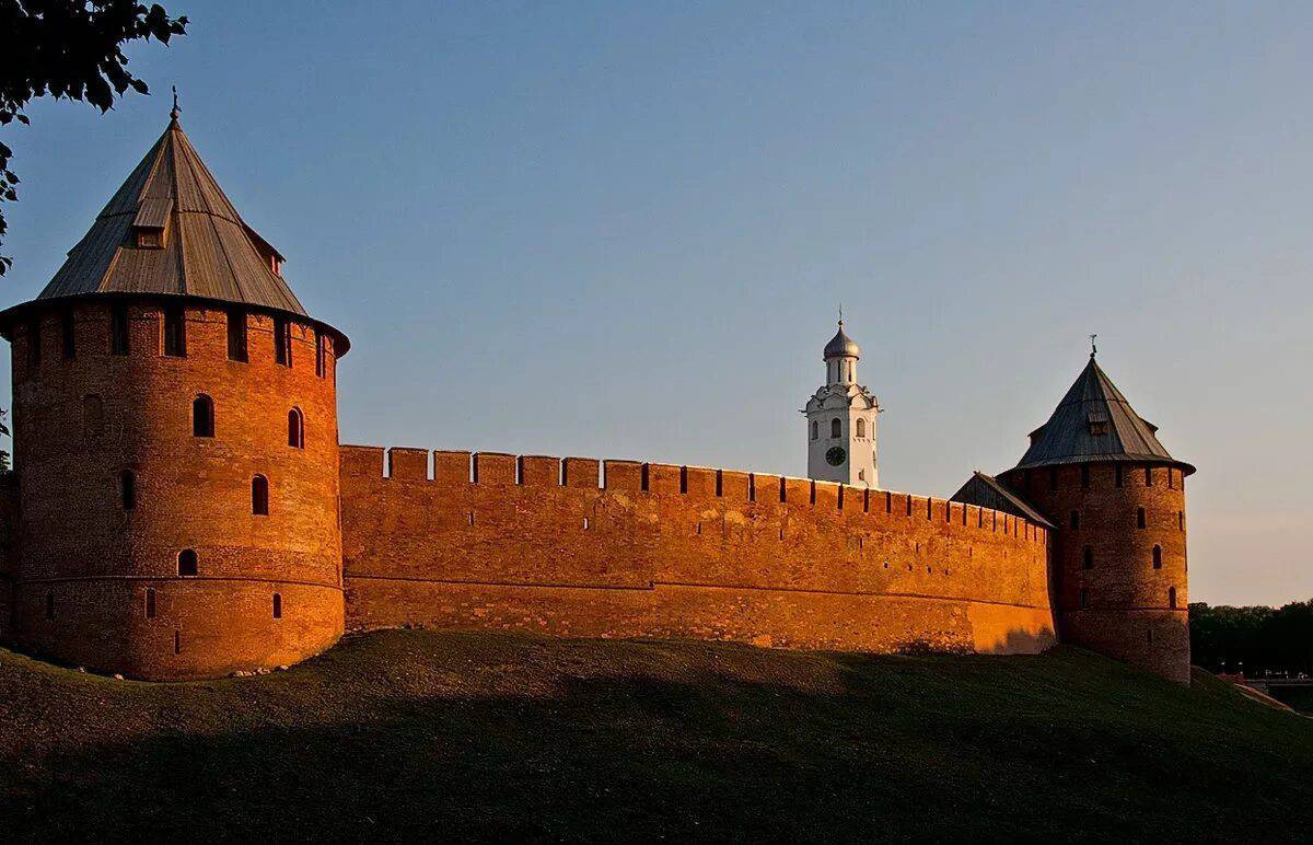 Новгородская крепость. Крепость Детинец Великий Новгород. Новгородский Кремль Великий Новгород. Кремль Детинец в Великом Новгороде. Новгородский Кремль (г. Великий Новгород).