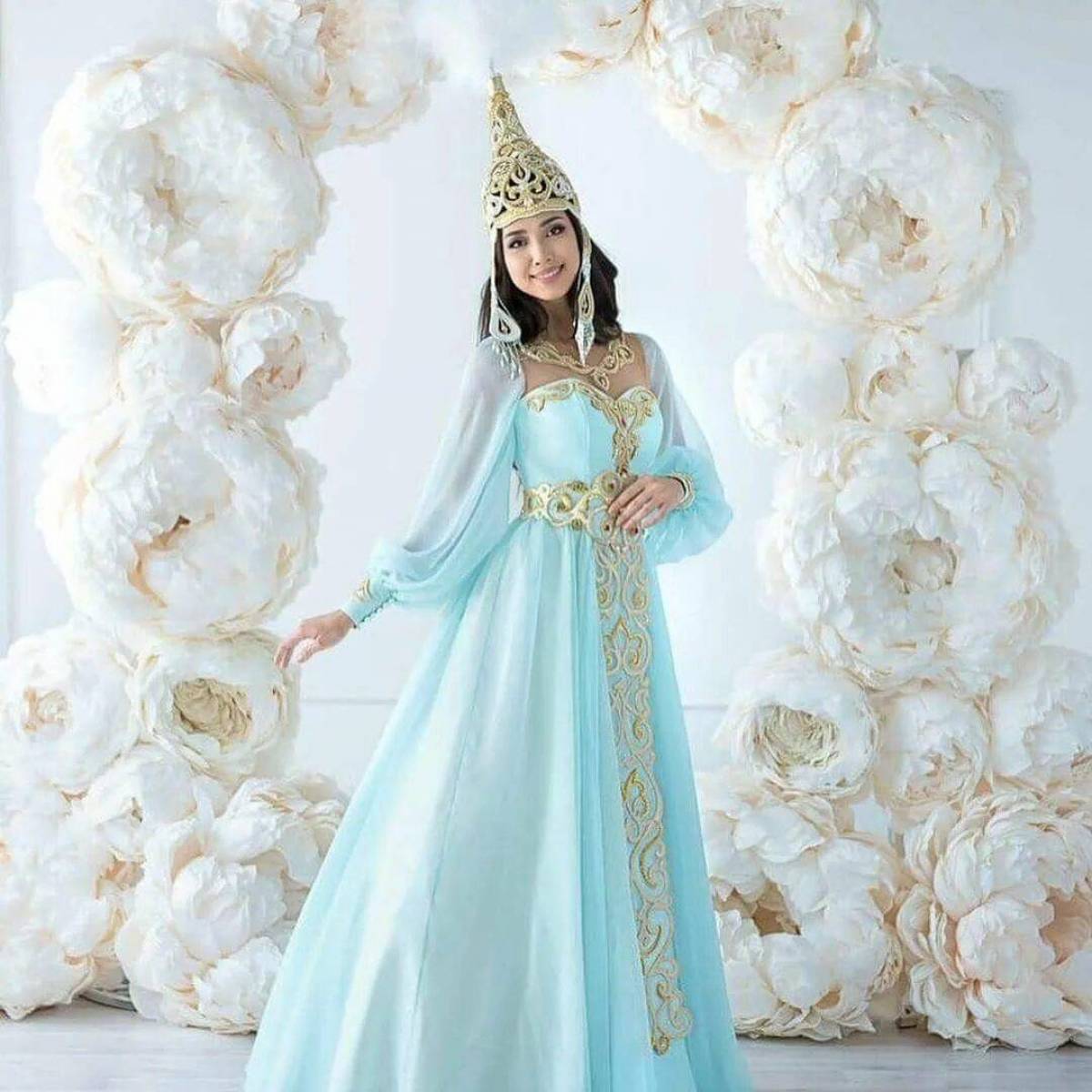 Самое красивое казахское. Казахская невеста в саукеле. Казахская свадьба кыз узату. Кыз узатуу платье. Казахские платья кыз узатуу.