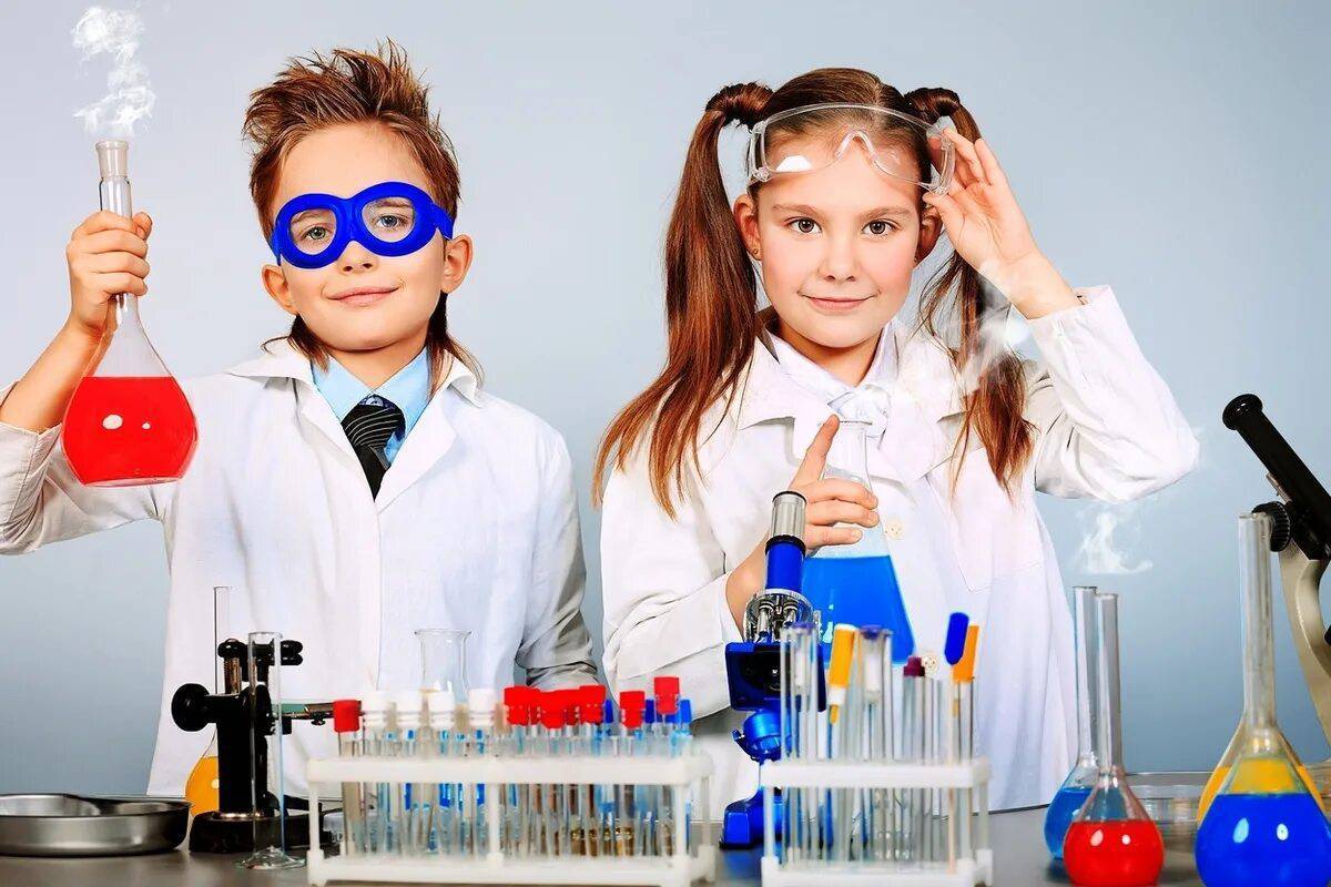 Дети проводимые исследования. Лаборатория для детей. Дети исследователи. Ученики в лаборатории. Ребенок ученый.