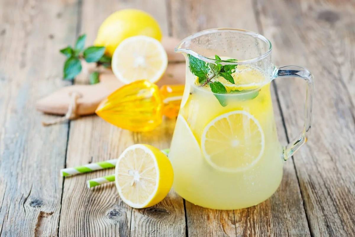 Лимонад бывает. Лимонад Lemon Lemon. Мятный лимонад. Lemongrass лимонад. Лимонный Мохито.