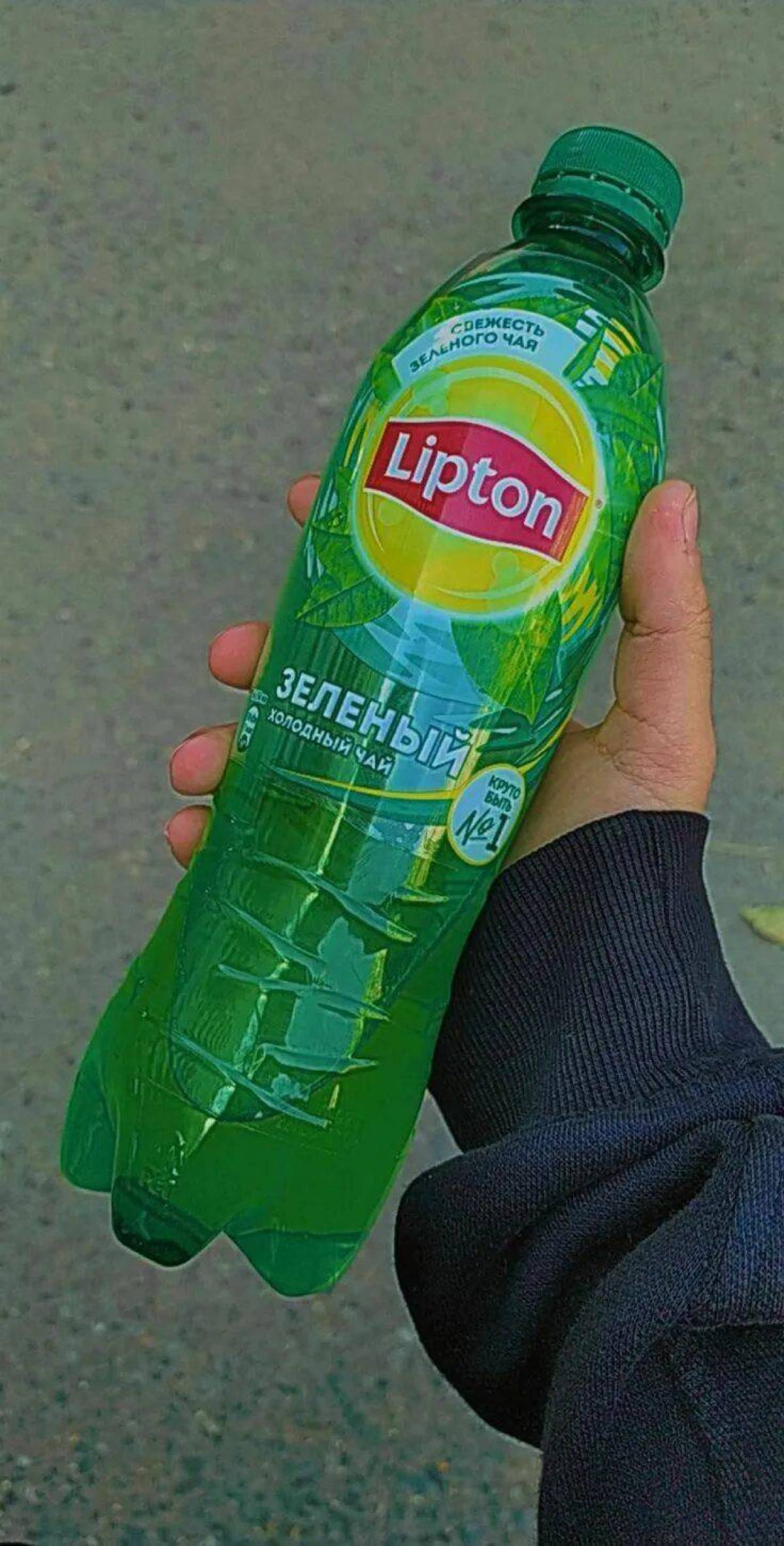Бутылка зеленого липтона. Инди КИД Липтон. Зеленый Липтон в бутылке Эстетика. Напиток Липтон зеленый Эстетик. Липтон зелёный чай в бутылке.