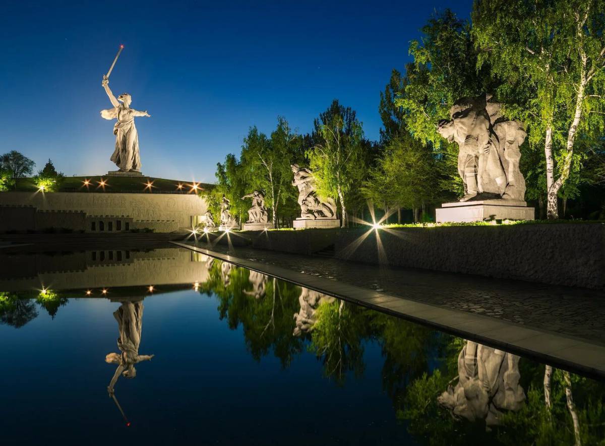 Мамаев курган в каком городе. Мамаев Курган Волгоград. Мемориал комплекс Мамаев Курган. Мемориальный комплекс Родина мать Волгоград. Волгоград Родина мать Мамаев Курган Сталинградская битва.