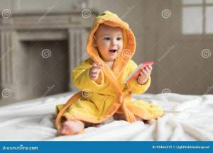 Раскраска малыш в желтом #9 #380895