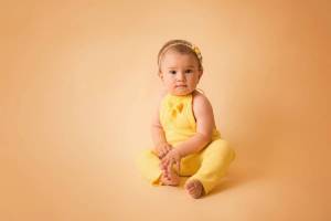 Раскраска малыш в желтом #17 #380903