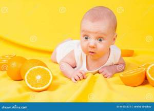 Раскраска малыш в желтом #23 #380909
