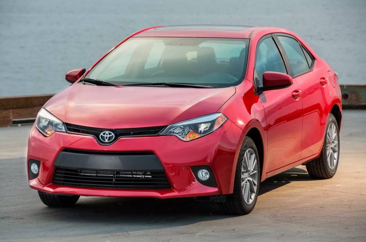 Машины тойота все модели. Toyota Corolla 2013-2016. Машина Тойота Королла 2015. Toyota Corolla 2016. Toyota Corolla 2015 Red.