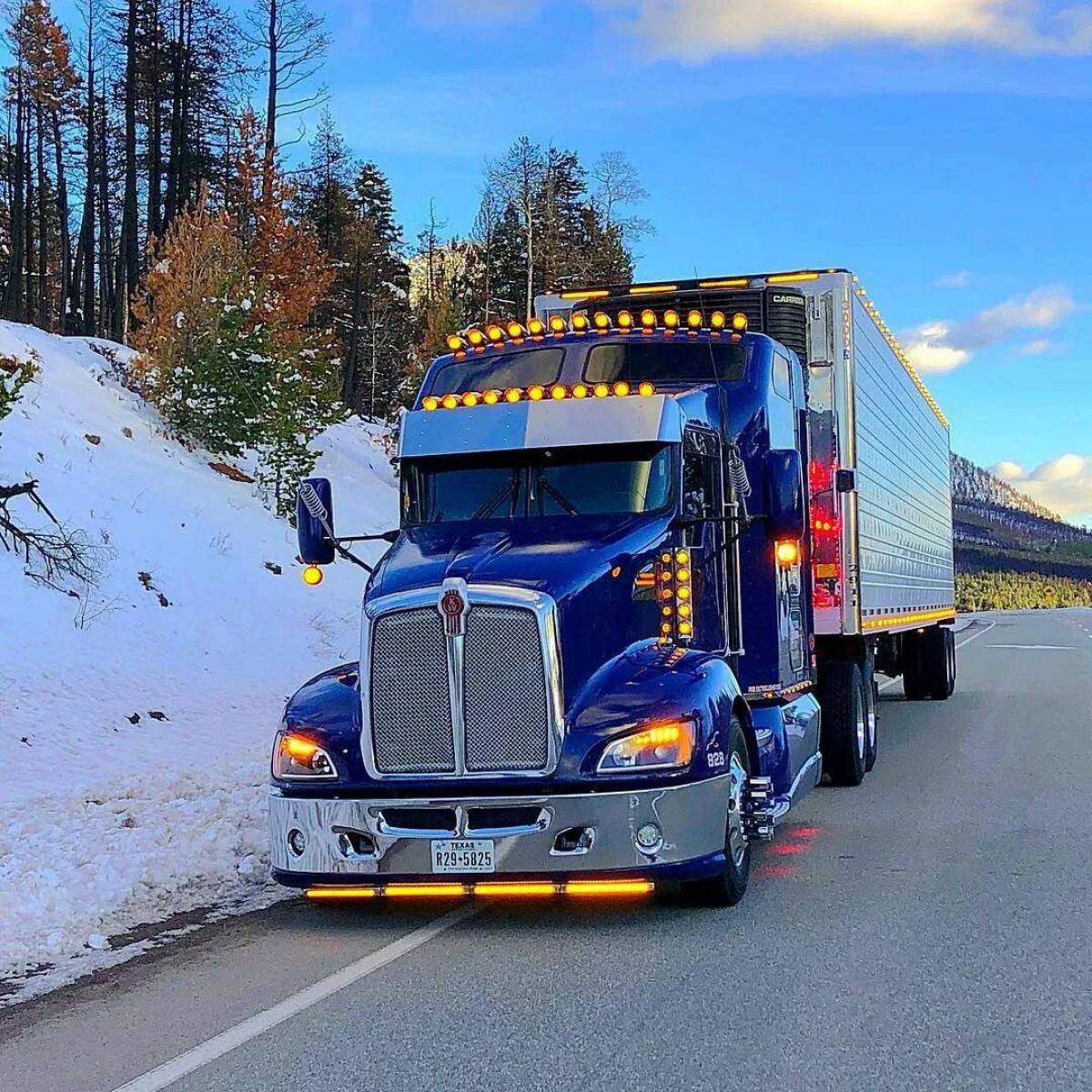 John truck. Тягач зима ATS. Кенворт Якутия. Петербилт зимой. Дальнобой Петербилт.