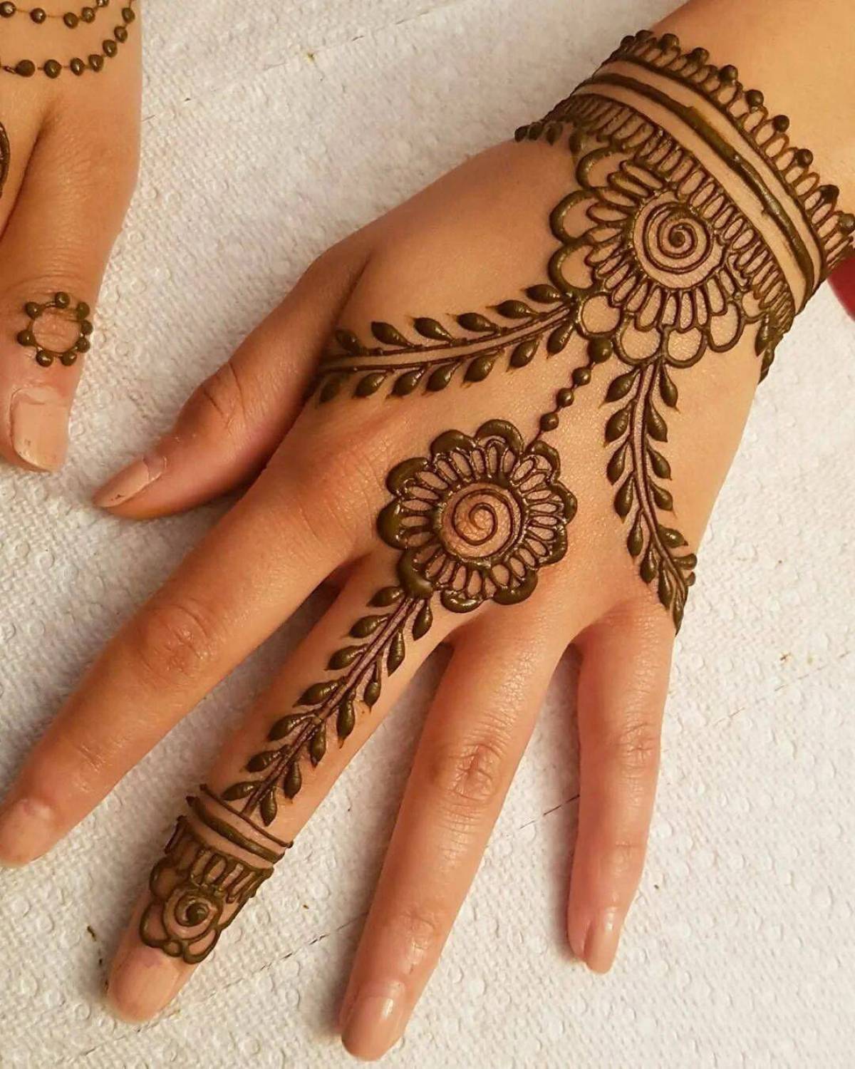 Henna. Менди мехенди. Henna для мехенди. Татуировки хной. Хна индийские рисунки мехенд.