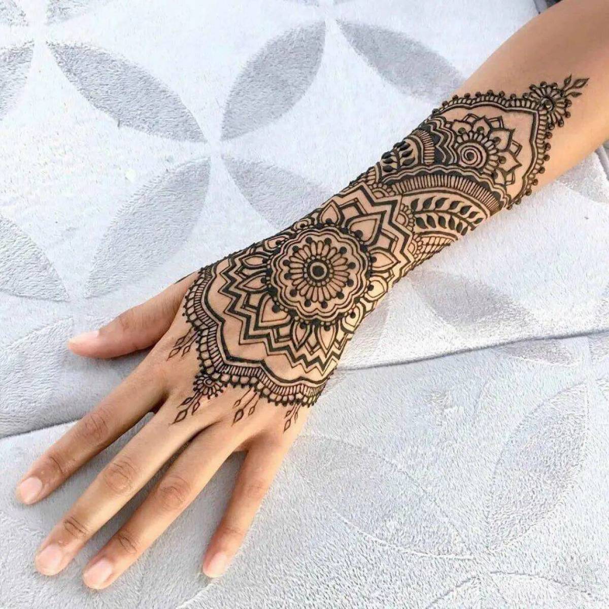 Henna Pussy